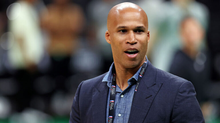 Richard Jefferson destroys Charles Barkley’s Lebron James Super Tim