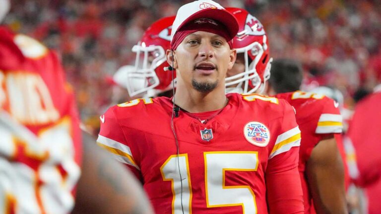 Patrick Mahomes reacts to Brazil Welcome before charging the game