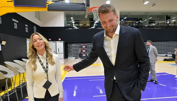 Lakers show their overall support to the port of Doncic