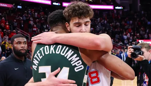 Giannis Antetokounpus and Altereren Sangun Calm Game on Social Networks