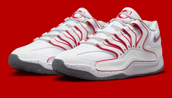 KD 18 will finally wear rocket colors