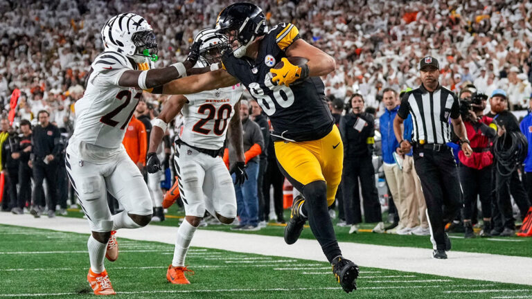 Aaron Rodgers praises Pat Freiermuth after big game against Bengals