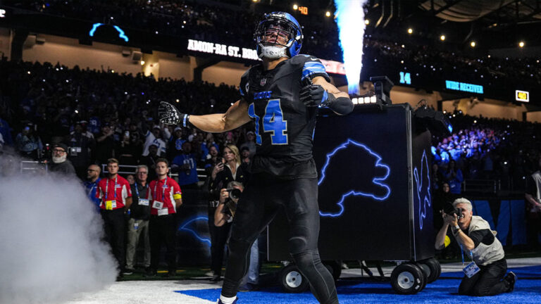 Amon-Ra St. Brown opened up a look at Detroit’s MNF defense