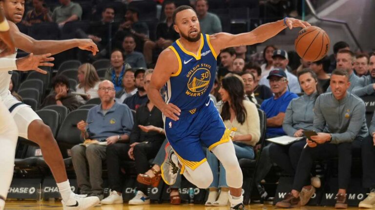 Stephen Curry can’t get enough of the Spencer brothers 1-on-1 in the Grizzlies game