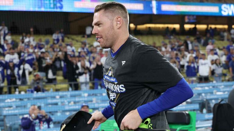 Freddie Freeman shows love to the Blue Jays before the World Series