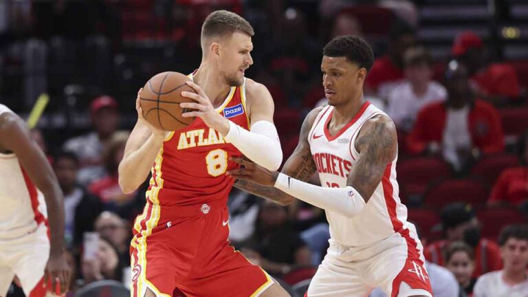 Kristaps Porzingis Bank in 1. Bucket with Atlanta