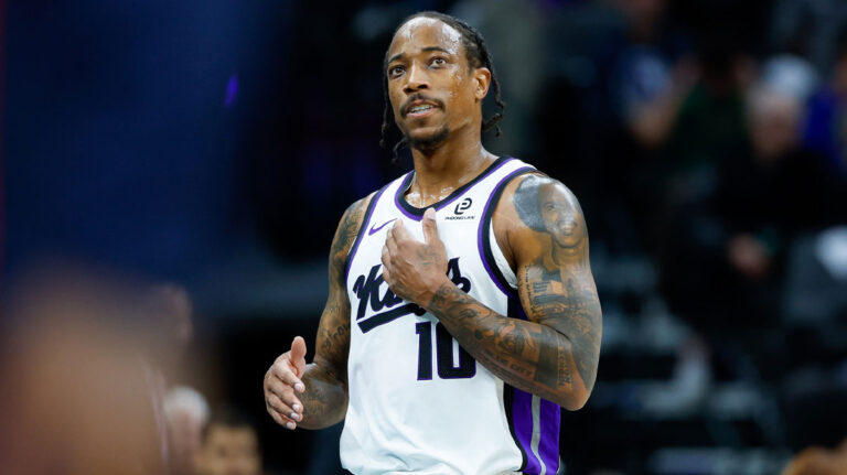 DeMar DeRozan posts full NSFV on people sleeping in Sacramento