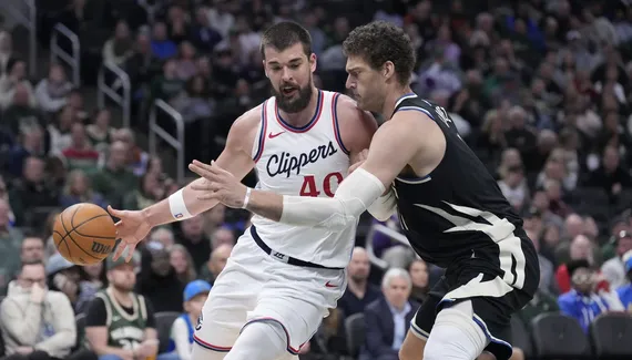 With the Lopez Behind Cycle, Ivica Zubac will be able to smoke