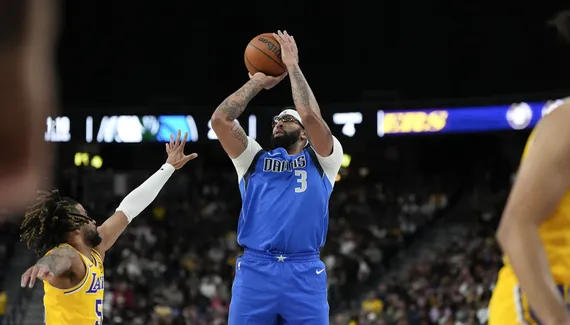 Anthony Davis’ Mavericks finish strong against the Lakers