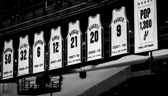 Spurs raise flag in honor of Gregg Popovich