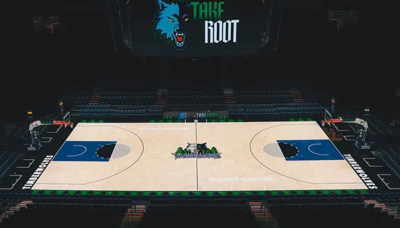 Wolves plunge the target center into darkness for a “theatre” effect.