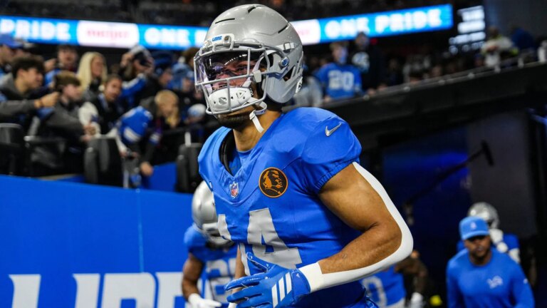 Amon-Ra St. Brown has an injury against the Packers, leaves the game