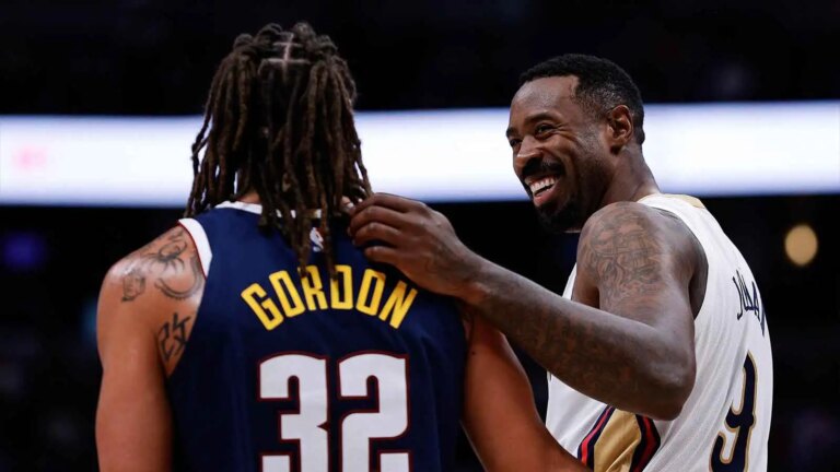 DeAndre Jordan makes an impact in the locker room with Derrick Quinn