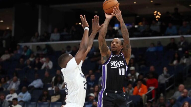 Kings ready to blow it up; The Clippers are trying to trade for DeRozan