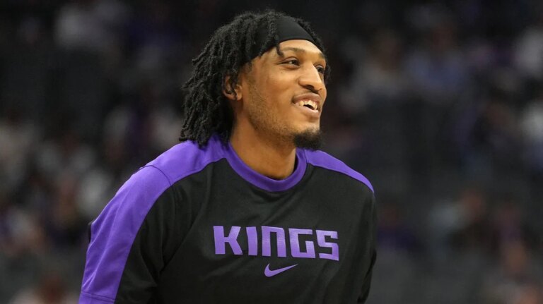 Detroit fills the final roster spot with a former Kings big man