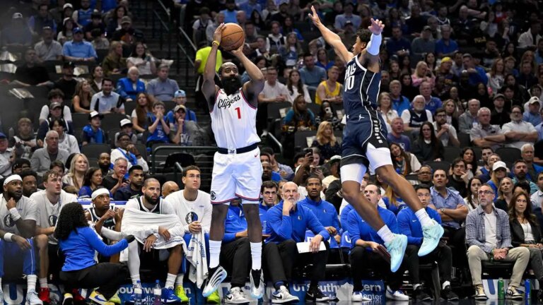 James Harden turns in vintage 1st half performance against Mavericks
