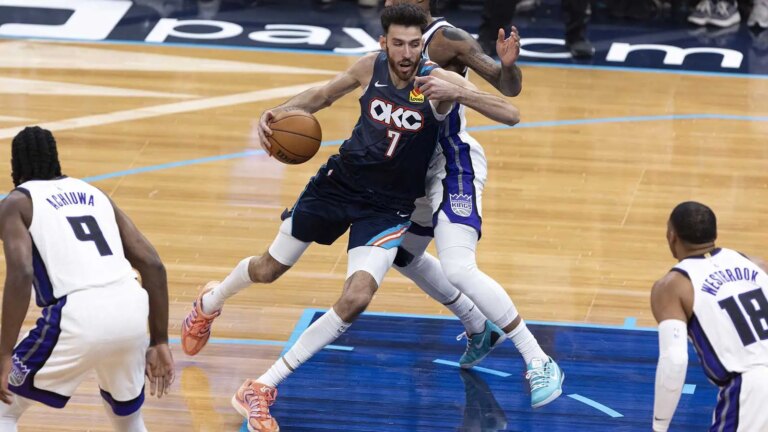 Chet Holmgren weaves through a sea of ​​kings for a monster slam