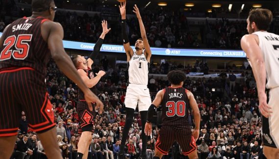 Victor Vembanyama (38 points) air-conditions the United Center!