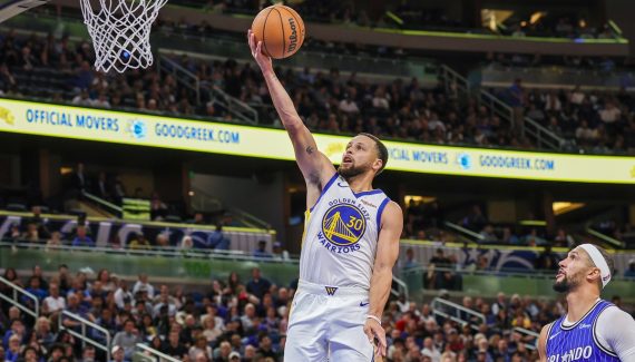 Stephen Curry moved to overtake Vince Carter in the ranking of the best scorers