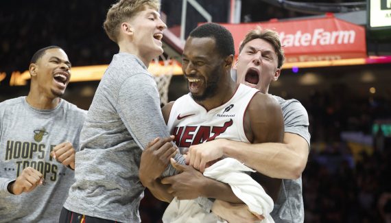 Andrew Wiggins beats the Cavs in the alley-oop at the buzzer!