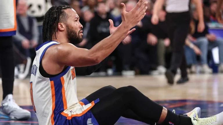 Jalen Brunson gives advice to defenseless defenders amid ‘foul baiter’ accusations.