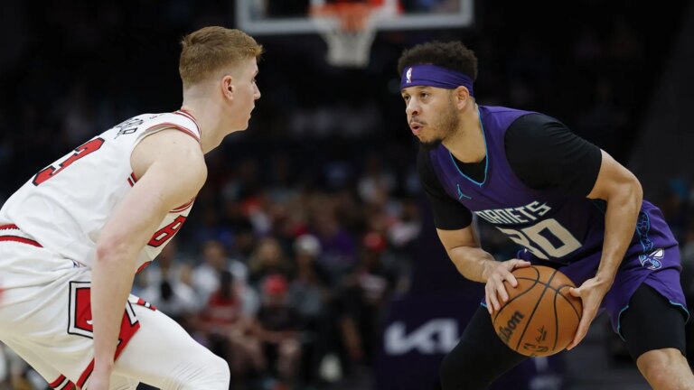 Watch Seth Curry make his first bucket with Golden State