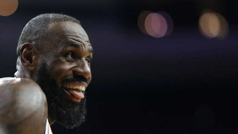 Shout out to Martin Scorsese’s Deandre Ayton for thinking LeBron James was absolute cinema against the 76ers