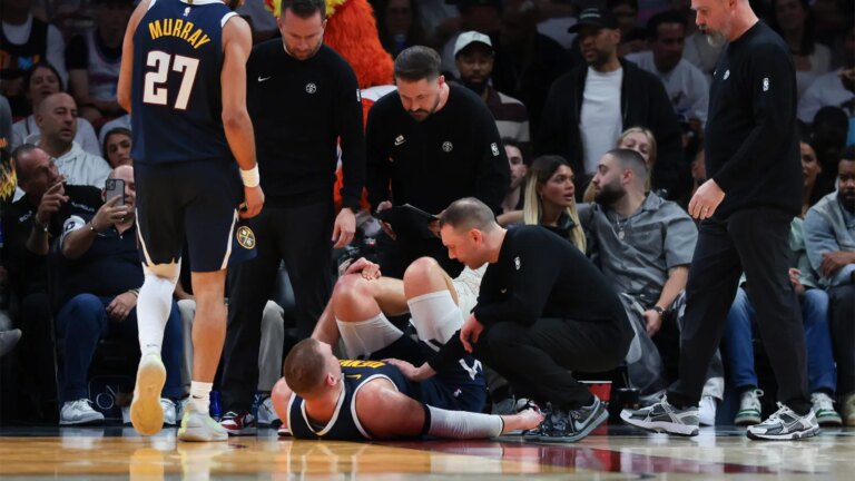 David Adelman reacts to Nikola Jokic’s knee injury