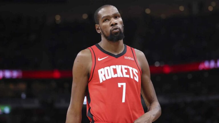 Kevin Durant drops a crazy shower that will make fans hold their noses