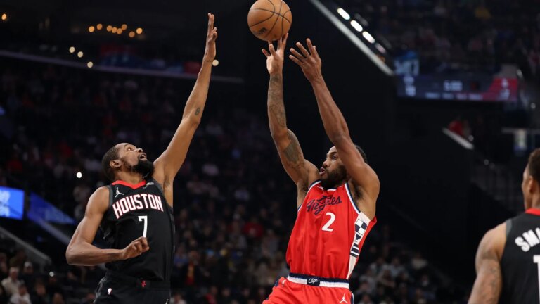 ‘Santa Claus’ Kawhi Leonard gives LA fans a gift of 41 points
