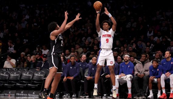 With his outside shot, Ausar Thompson takes a step forward in the attack