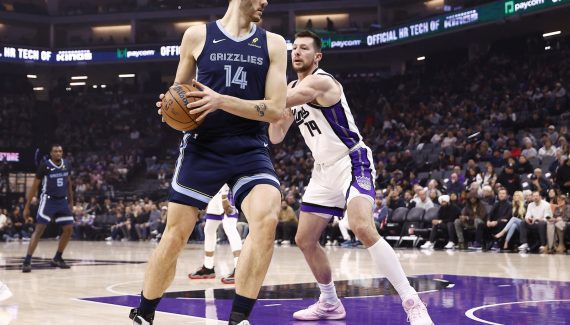 Monstrous, Zach Edey brings smiles back to the Grizzlies