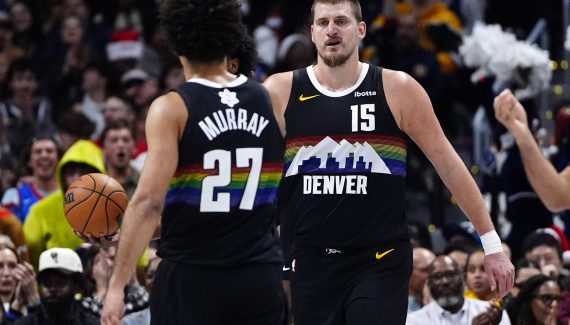 In a completely crazy game, the Nuggets of the monstrous Nikola Jokić defeated the Wolves