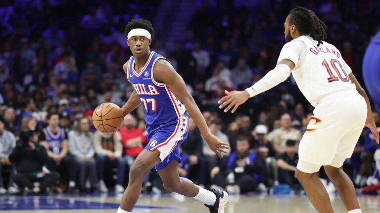 Darius Garland is out of the 76ers game with a right leg injury