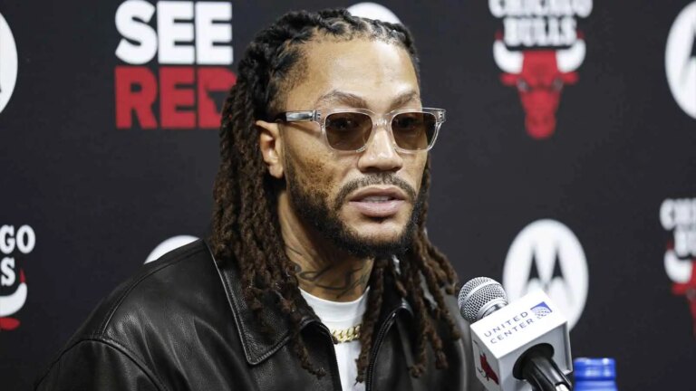 Watch Derrick Rose’s jersey make its official debut to the rafters in Chicago