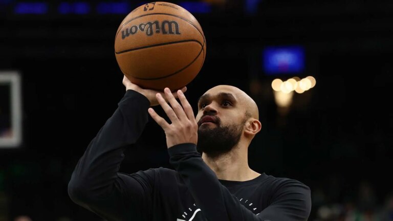 Derrick White tricks Jrue Holiday with a textbook shot fake