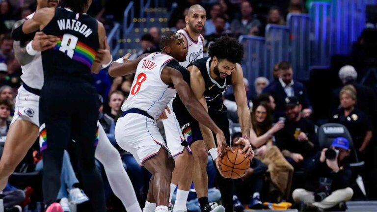 Jamal Murray beats the buzzer with a three-pointer