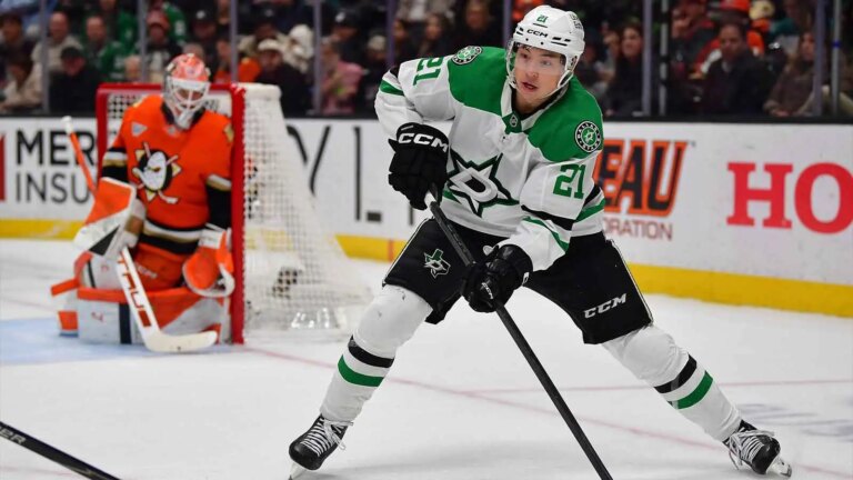 Pittsburgh is interested in Jason Robertson on the trade market