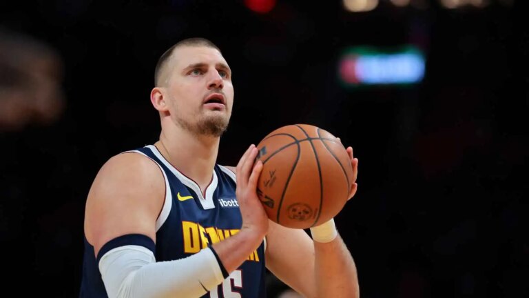 Watch Nikola Jokic finally try a Taco Bell Quesarito