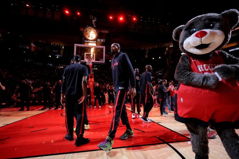 Catch up with Kareem Abdul-Jabbar? For Kevin Durant, that seems a long way off