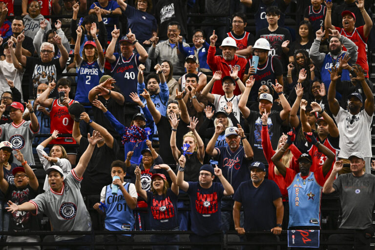 Faced with the rise of the Clippers, the podcaster will have to eat one of his tweets