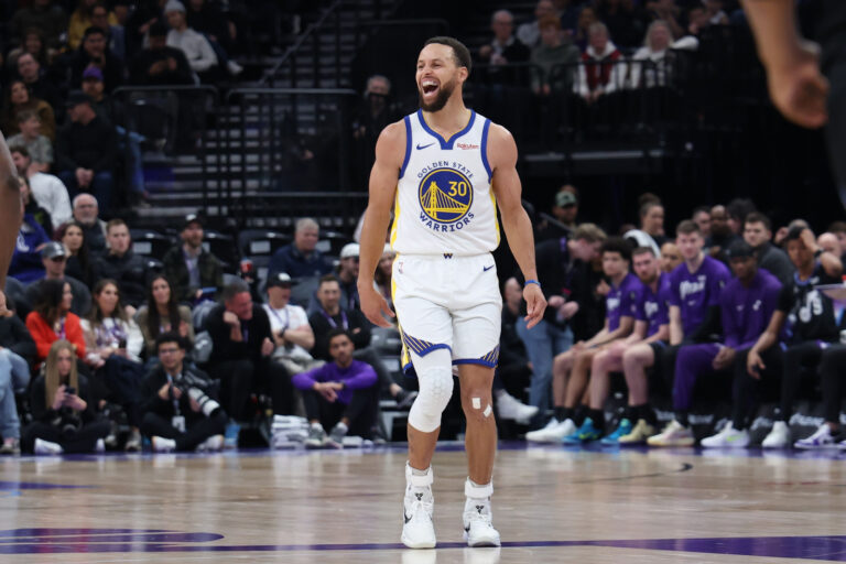 The Warriors are cruising against the Jazz