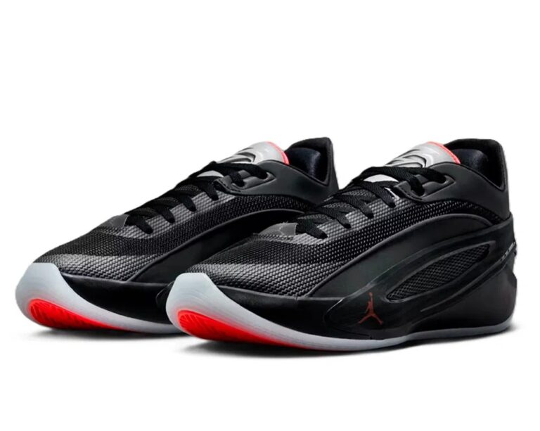 “Black Metallic” touch on the Jordan Luka 5