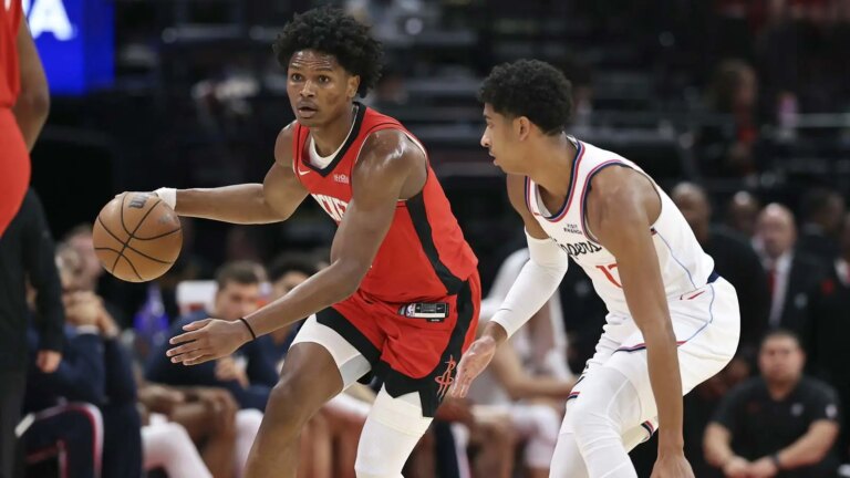 Amen Thompson deflects a dunk over Chris Dunn