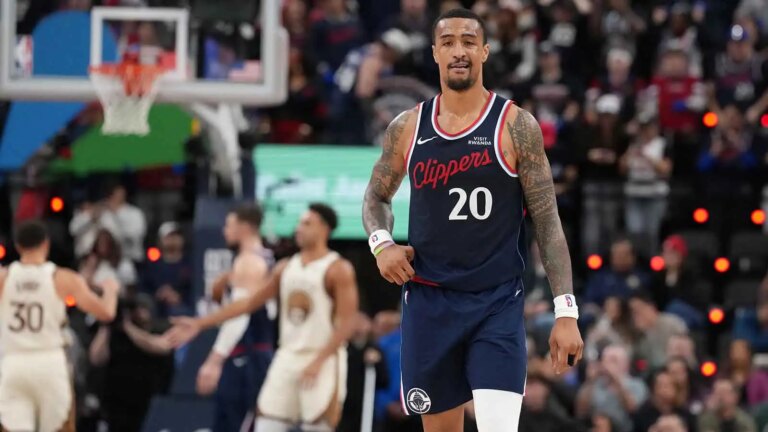 John Collins leaves the Lakers game with a head injury