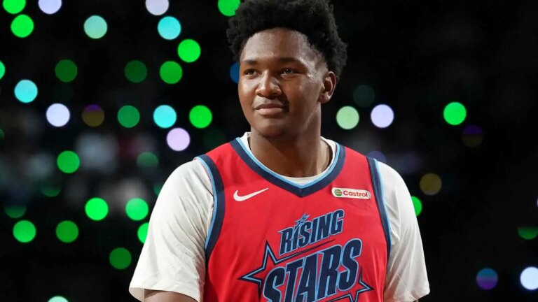 Derrick Queen’s “Welcome to the NBA” moment thanks to Joel Embiid