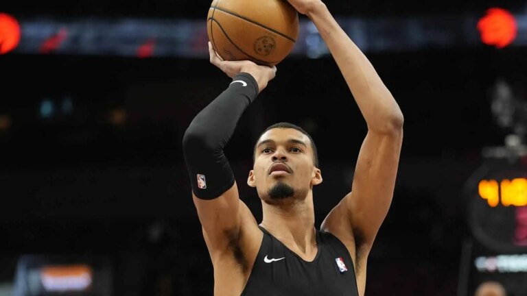 A fan dresses up as a real alien for Victor Vembanyama’s warm-up