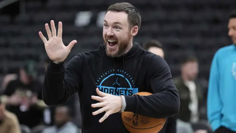 Fresh from being cut by the Hornets, Pat Connaughton commits… to the Hornets