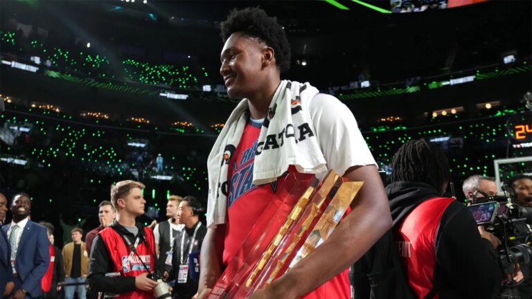 Trey Murphy III can’t help but reiterate how good Derrick Quinn is