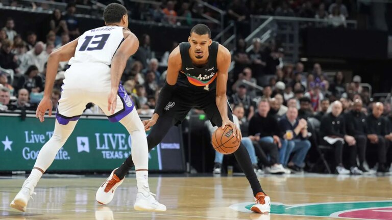 Victor Wembanyama faked Maxime Reynaud for a sweet dunk